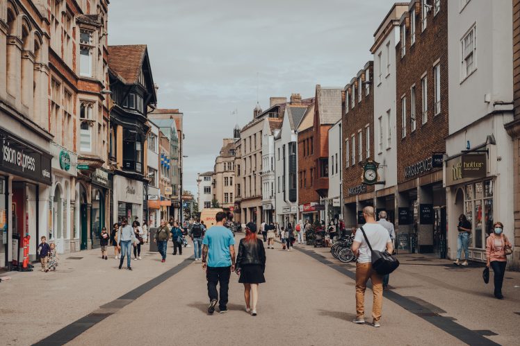 Oxford-High-Street-shutterstock-748x499.jpg