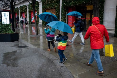 Rainy-London-highstreet-2023-492x328.jpg